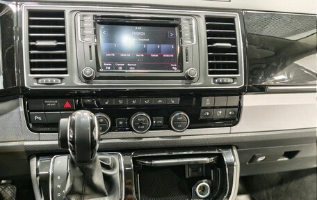 Volkswagen Multivan T6 рестайлинг, 2019 год, 4 650 000 рублей, 23 фотография