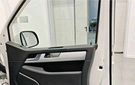 Volkswagen Multivan T6 рестайлинг, 2019 год, 4 650 000 рублей, 16 фотография