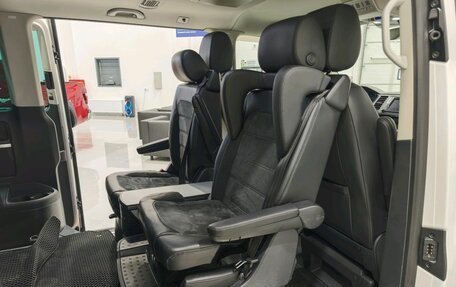 Volkswagen Multivan T6 рестайлинг, 2019 год, 4 650 000 рублей, 24 фотография