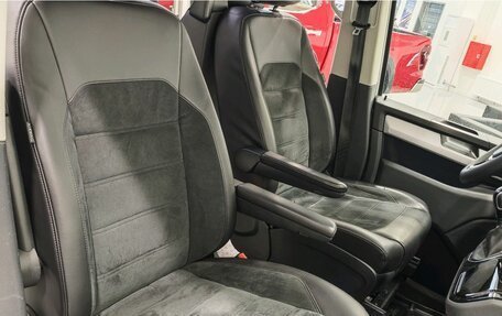 Volkswagen Multivan T6 рестайлинг, 2019 год, 4 650 000 рублей, 26 фотография