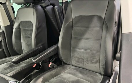 Volkswagen Multivan T6 рестайлинг, 2019 год, 4 650 000 рублей, 28 фотография