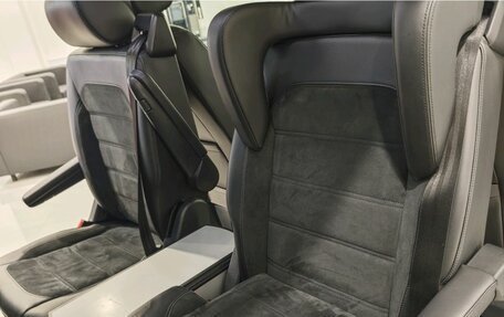 Volkswagen Multivan T6 рестайлинг, 2019 год, 4 650 000 рублей, 25 фотография