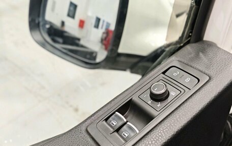 Volkswagen Multivan T6 рестайлинг, 2019 год, 4 650 000 рублей, 35 фотография