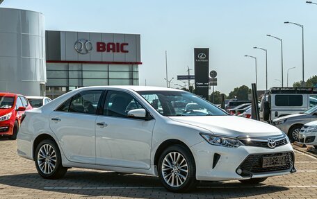 Toyota Camry, 2017 год, 1 995 000 рублей, 3 фотография