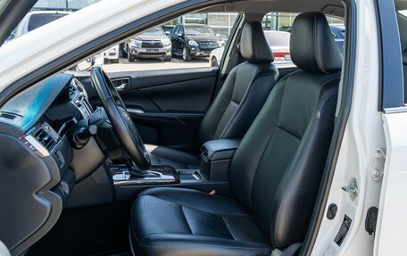 Toyota Camry, 2017 год, 1 995 000 рублей, 7 фотография