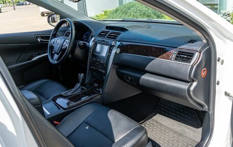 Toyota Camry, 2017 год, 1 995 000 рублей, 17 фотография