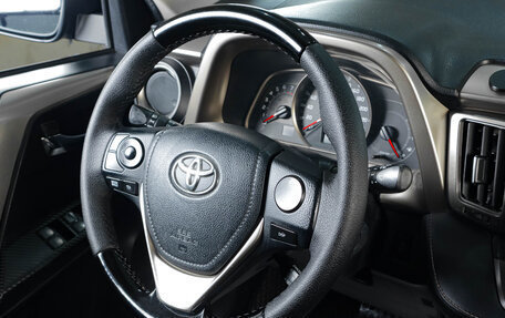 Toyota RAV4, 2016 год, 1 999 000 рублей, 12 фотография