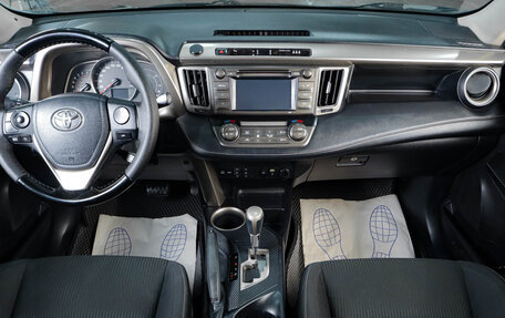 Toyota RAV4, 2016 год, 1 999 000 рублей, 13 фотография