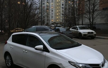 Toyota Auris II, 2013 год, 1 050 000 рублей, 2 фотография