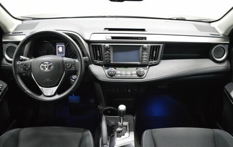 Toyota RAV4, 2017 год, 1 996 000 рублей, 14 фотография