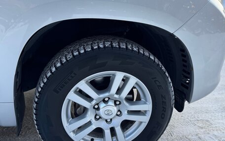 Toyota Land Cruiser Prado 150 рестайлинг 2, 2009 год, 3 080 000 рублей, 20 фотография