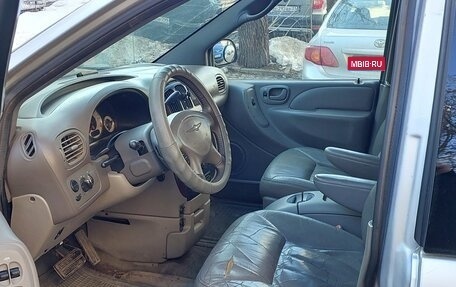 Chrysler Town & Country IV, 2002 год, 300 000 рублей, 1 фотография