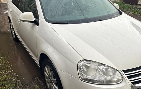 Volkswagen Jetta VI, 2010 год, 650 000 рублей, 2 фотография