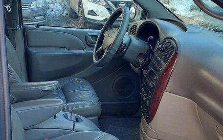 Chrysler Town & Country IV, 2002 год, 300 000 рублей, 2 фотография