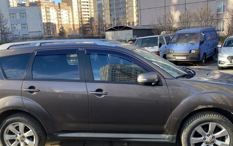 Mitsubishi Outlander III рестайлинг 3, 2010 год, 1 100 000 рублей, 3 фотография
