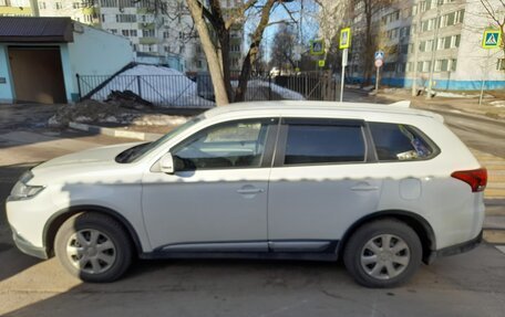 Mitsubishi Outlander III рестайлинг 3, 2018 год, 1 750 000 рублей, 13 фотография
