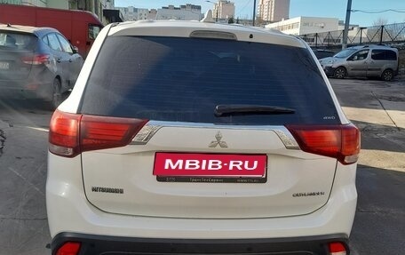 Mitsubishi Outlander III рестайлинг 3, 2018 год, 1 750 000 рублей, 12 фотография