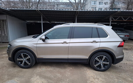 Volkswagen Tiguan II, 2017 год, 3 200 000 рублей, 2 фотография