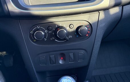 Renault Logan II, 2017 год, 890 000 рублей, 15 фотография