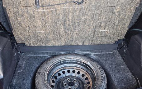 Toyota Ractis II, 2012 год, 970 000 рублей, 3 фотография