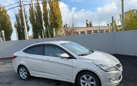 Hyundai Solaris II рестайлинг, 2015 год, 870 000 рублей, 3 фотография