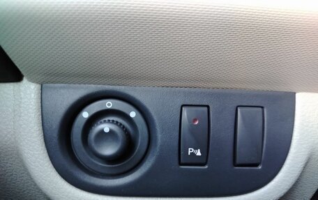 Renault Logan II, 2016 год, 650 000 рублей, 18 фотография