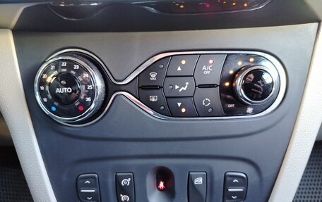 Renault Logan II, 2016 год, 650 000 рублей, 20 фотография