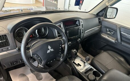 Mitsubishi Pajero IV, 2015 год, 2 999 900 рублей, 11 фотография