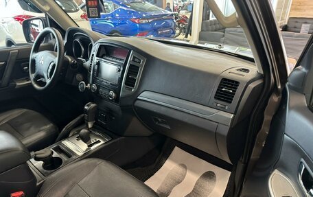 Mitsubishi Pajero IV, 2015 год, 2 999 900 рублей, 12 фотография
