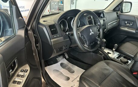 Mitsubishi Pajero IV, 2015 год, 2 999 900 рублей, 10 фотография