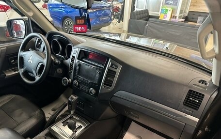 Mitsubishi Pajero IV, 2015 год, 2 999 900 рублей, 13 фотография