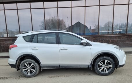 Toyota RAV4, 2018 год, 2 600 000 рублей, 3 фотография