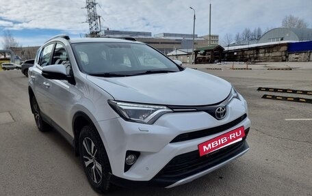 Toyota RAV4, 2018 год, 2 600 000 рублей, 4 фотография