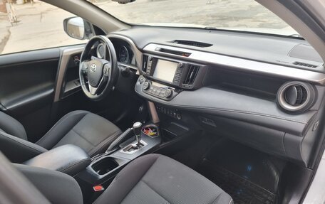 Toyota RAV4, 2018 год, 2 600 000 рублей, 10 фотография