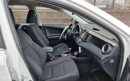 Toyota RAV4, 2018 год, 2 600 000 рублей, 12 фотография