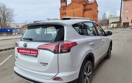 Toyota RAV4, 2018 год, 2 600 000 рублей, 7 фотография