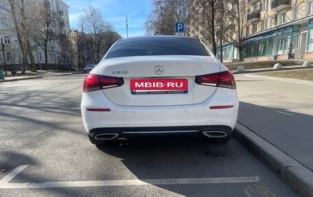 Mercedes-Benz A-Класс, 2020 год, 2 500 000 рублей, 5 фотография