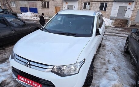 Mitsubishi Outlander III рестайлинг 3, 2014 год, 1 400 000 рублей, 1 фотография
