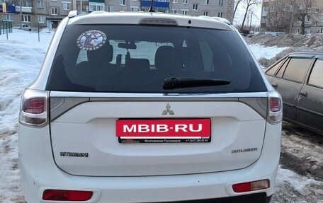 Mitsubishi Outlander III рестайлинг 3, 2014 год, 1 400 000 рублей, 2 фотография