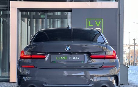 BMW 3 серия, 2019 год, 3 950 000 рублей, 19 фотография