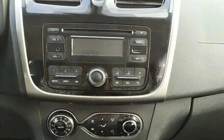 Renault Sandero II рестайлинг, 2016 год, 875 000 рублей, 11 фотография