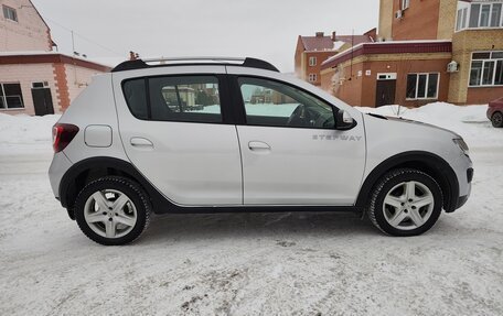 Renault Sandero II рестайлинг, 2016 год, 875 000 рублей, 5 фотография