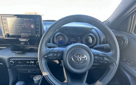 Toyota Yaris, 2021 год, 1 400 000 рублей, 3 фотография