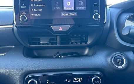 Toyota Yaris, 2021 год, 1 400 000 рублей, 2 фотография