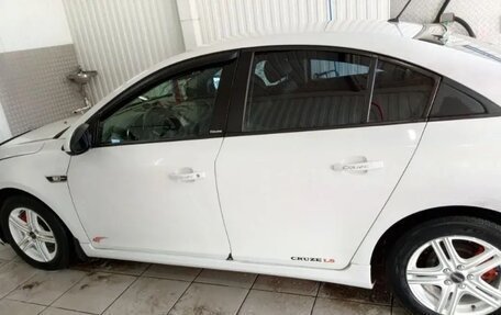 Chevrolet Cruze II, 2010 год, 660 000 рублей, 3 фотография