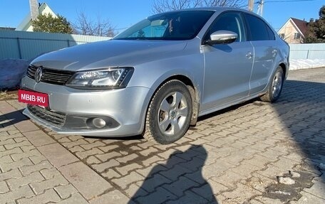 Volkswagen Jetta VI, 2013 год, 800 000 рублей, 3 фотография
