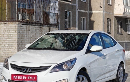 Hyundai Solaris II рестайлинг, 2015 год, 1 150 000 рублей, 3 фотография