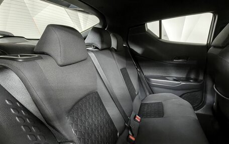 Toyota C-HR I рестайлинг, 2019 год, 2 450 000 рублей, 16 фотография