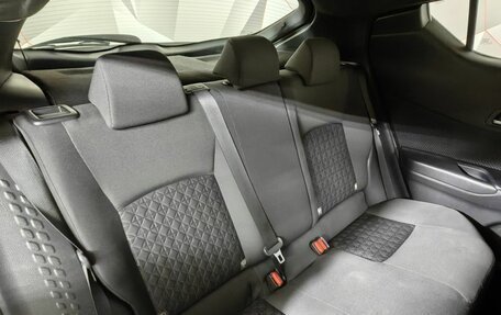 Toyota C-HR I рестайлинг, 2019 год, 2 450 000 рублей, 17 фотография