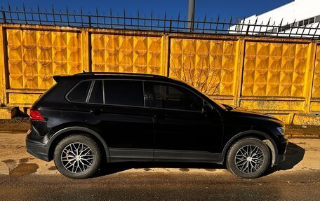 Volkswagen Tiguan II, 2019 год, 2 400 000 рублей, 3 фотография